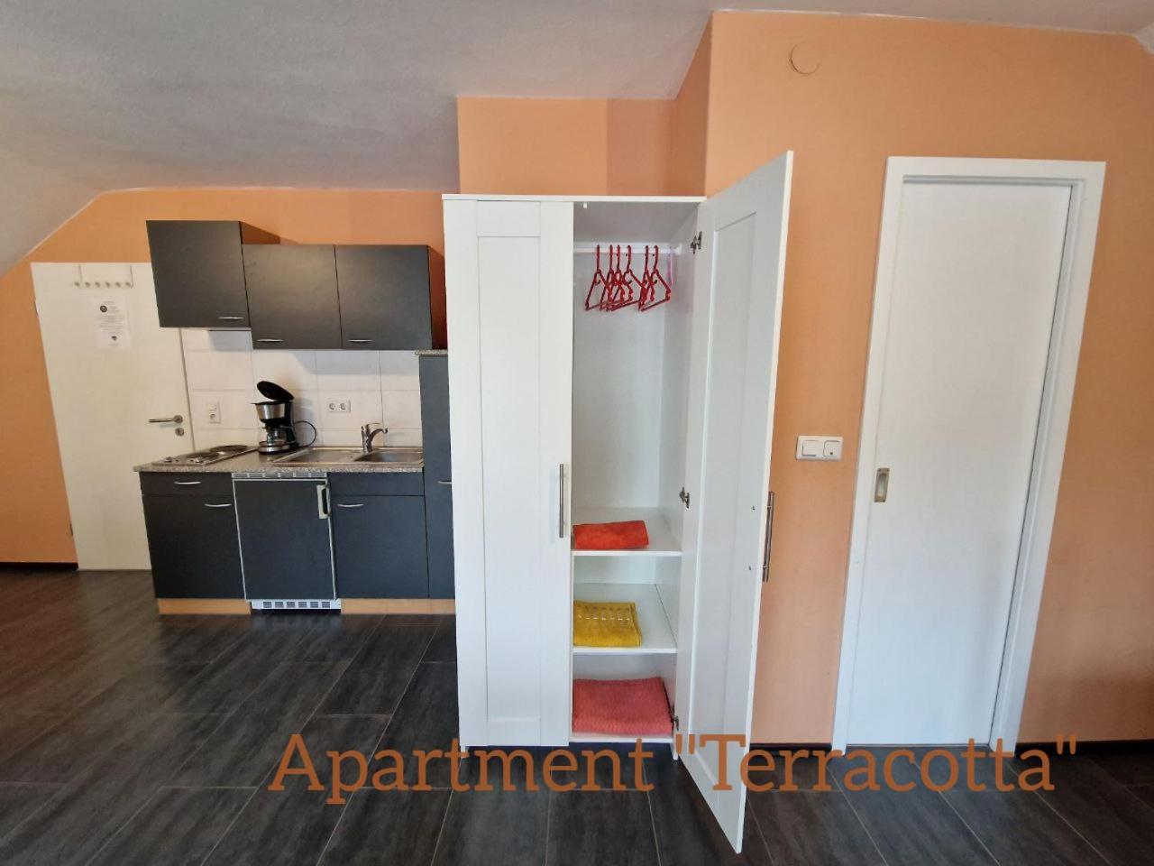 Weingut Im Moselkrampen Apartment Ellenz-Poltersdorf Ngoại thất bức ảnh