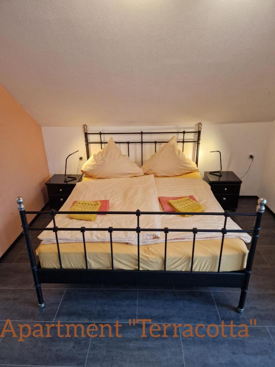 Weingut Im Moselkrampen Apartment Ellenz-Poltersdorf Ngoại thất bức ảnh